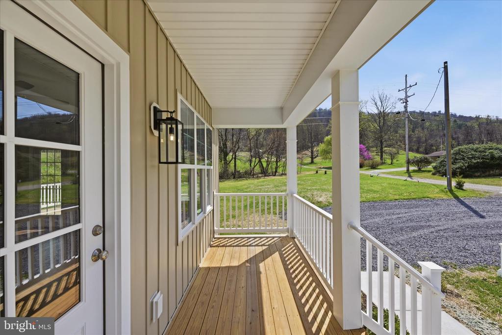 11 SCENIC LANE