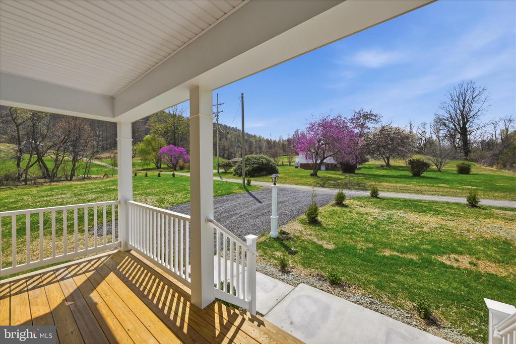 11 SCENIC LANE