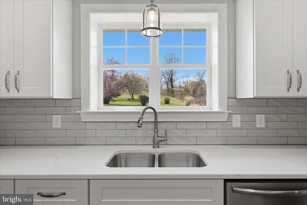 11 SCENIC LANE