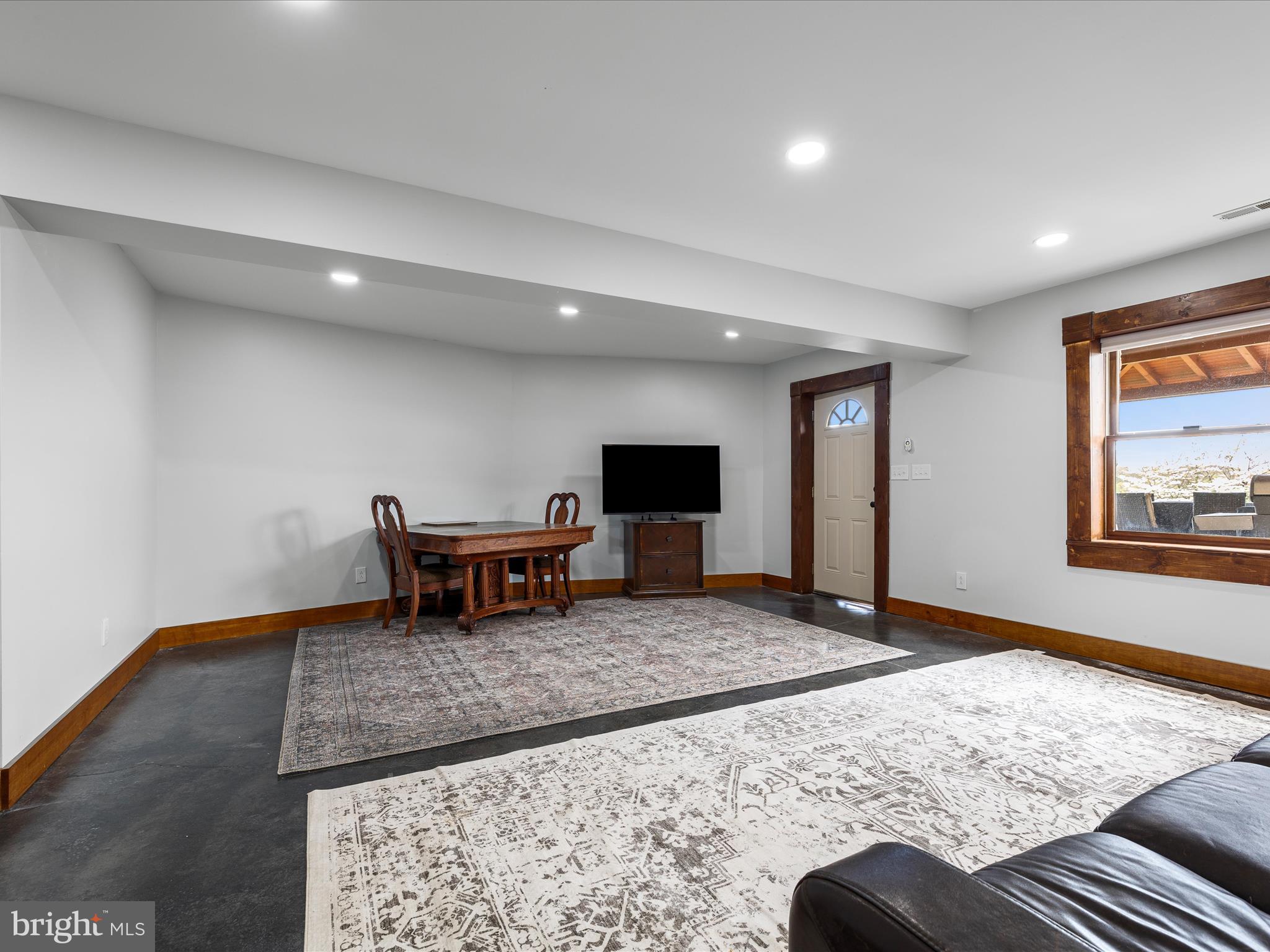 1124 KNUPP ROAD