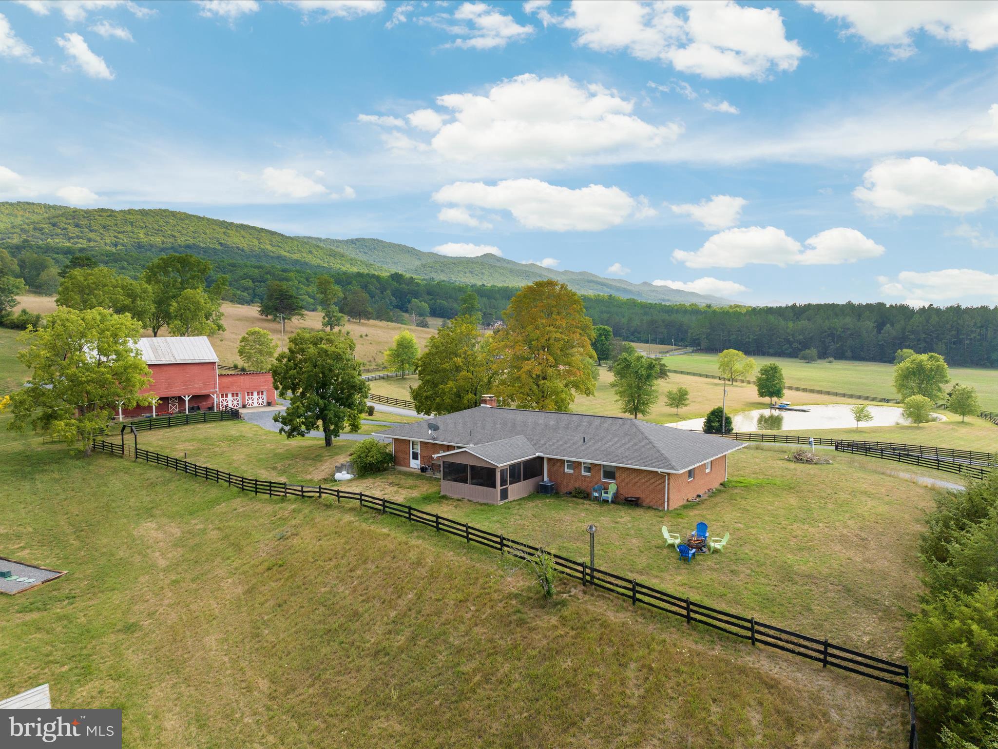 1572 SEVEN FOUNTAINS ROAD