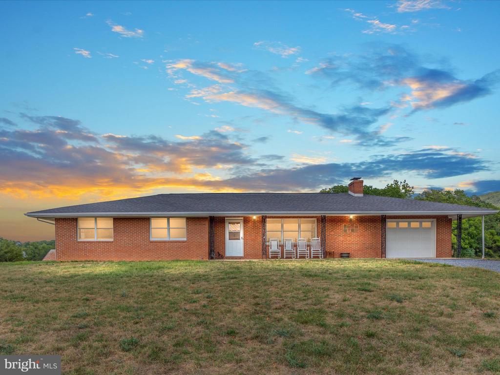 1572 SEVEN FOUNTAINS ROAD