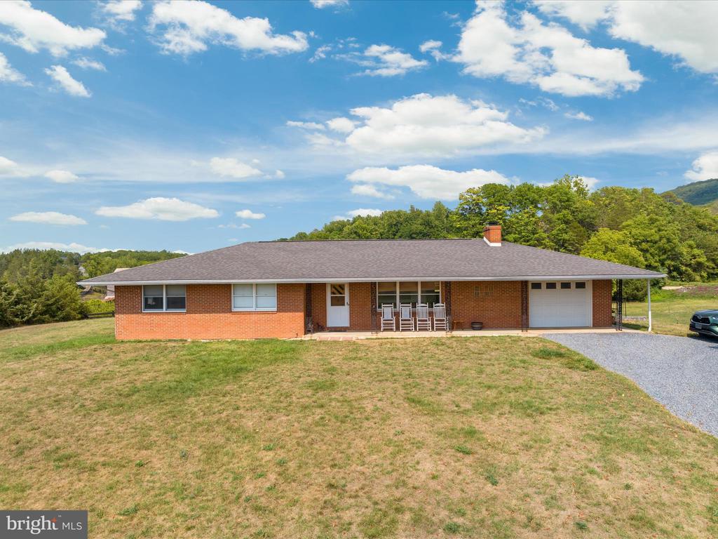1572 SEVEN FOUNTAINS ROAD