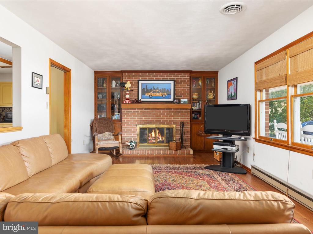 1572 SEVEN FOUNTAINS ROAD