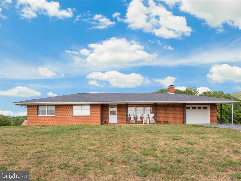 1572 SEVEN FOUNTAINS ROAD
