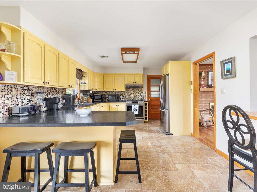1572 SEVEN FOUNTAINS ROAD