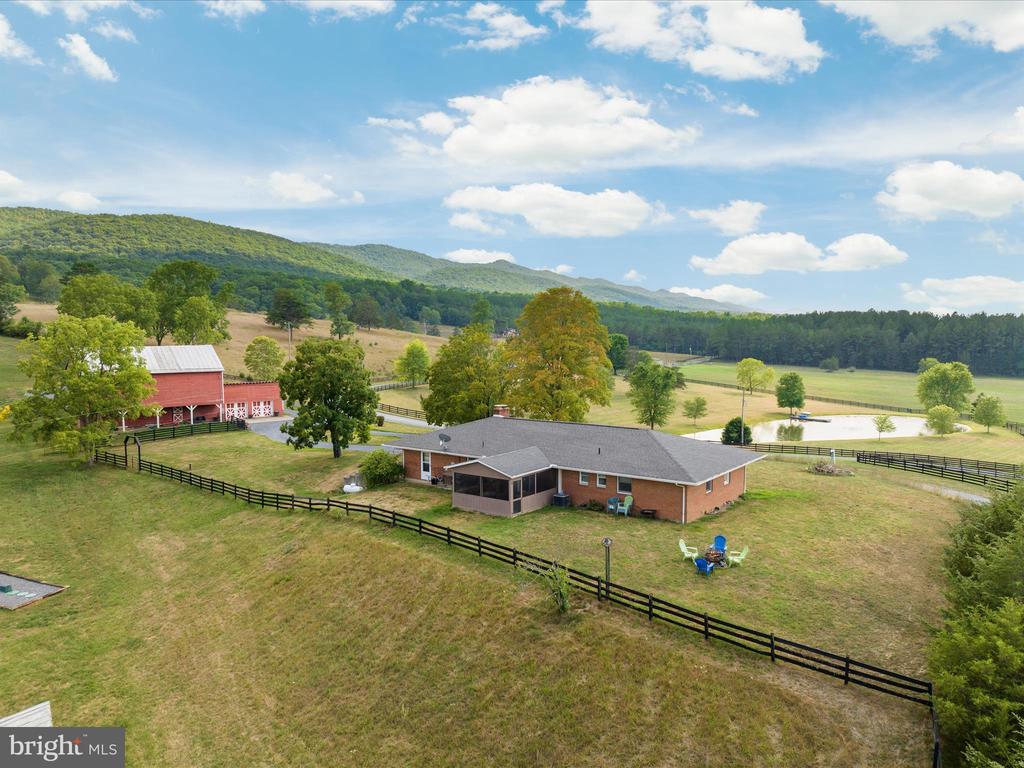1572 SEVEN FOUNTAINS ROAD