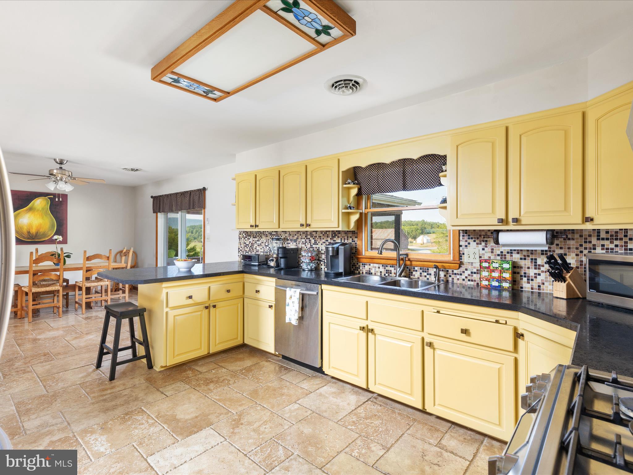 1572 SEVEN FOUNTAINS ROAD