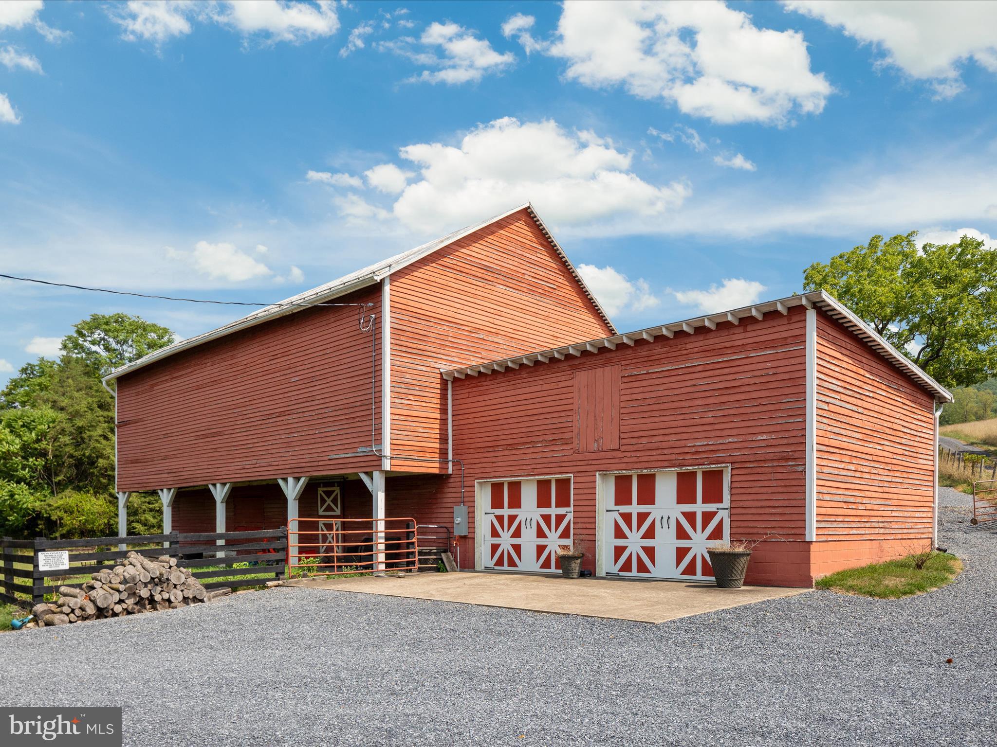 1572 SEVEN FOUNTAINS ROAD