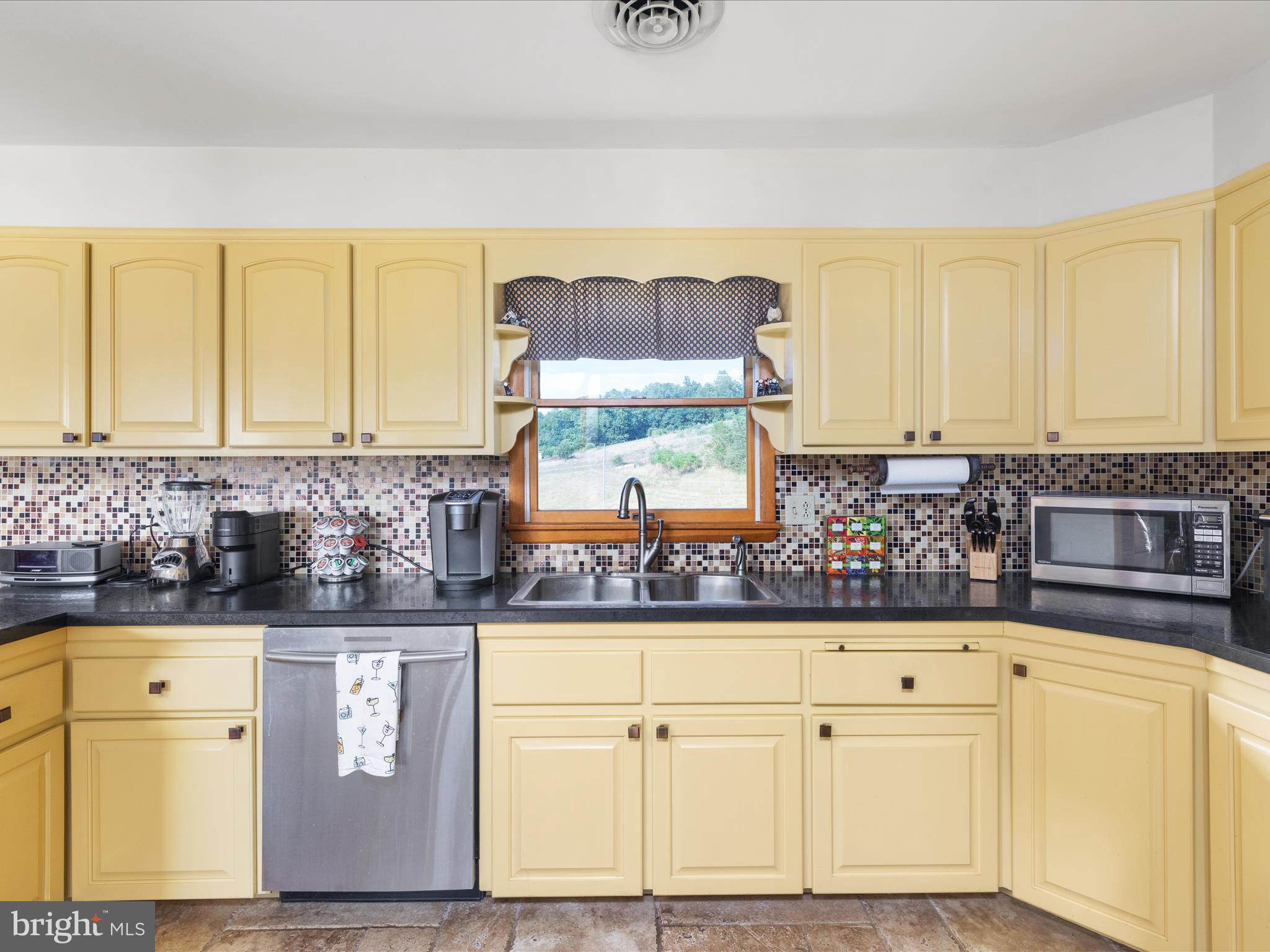 1572 SEVEN FOUNTAINS ROAD