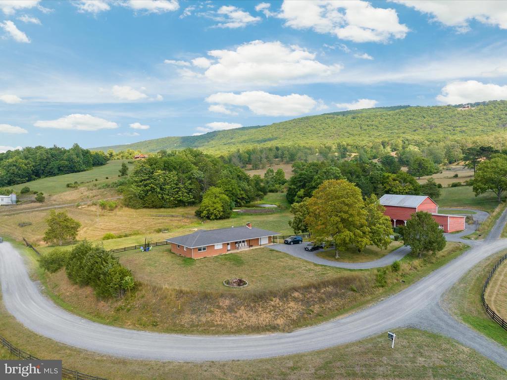 1572 SEVEN FOUNTAINS ROAD