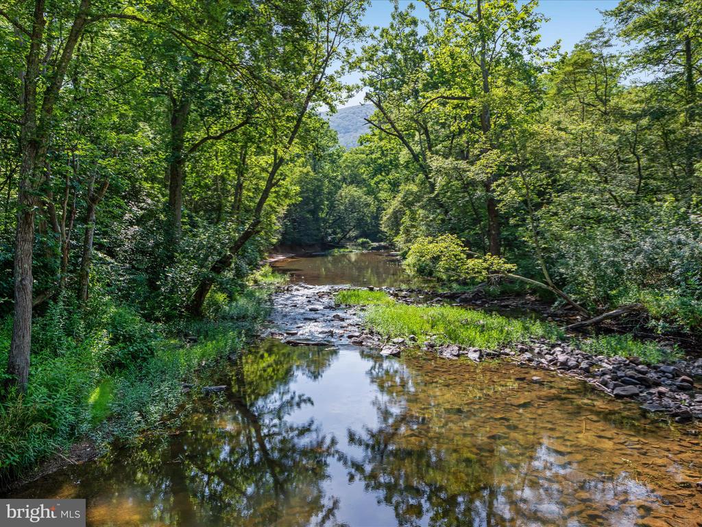 1572 SEVEN FOUNTAINS ROAD
