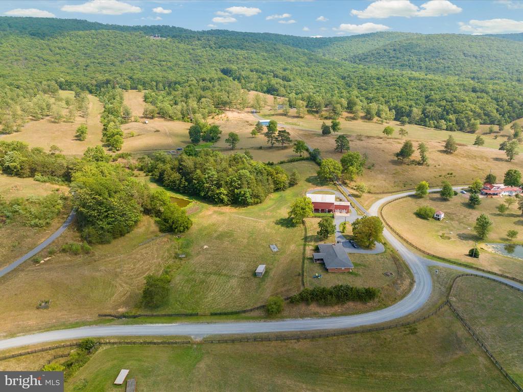1572 SEVEN FOUNTAINS ROAD