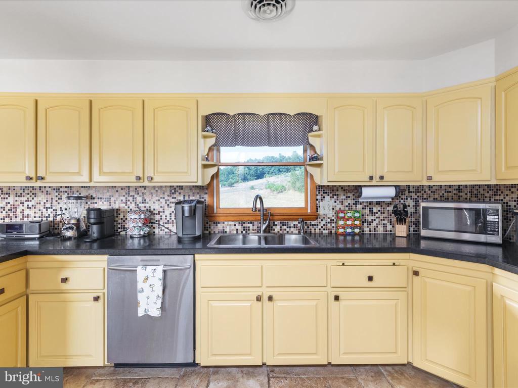 1572 SEVEN FOUNTAINS ROAD