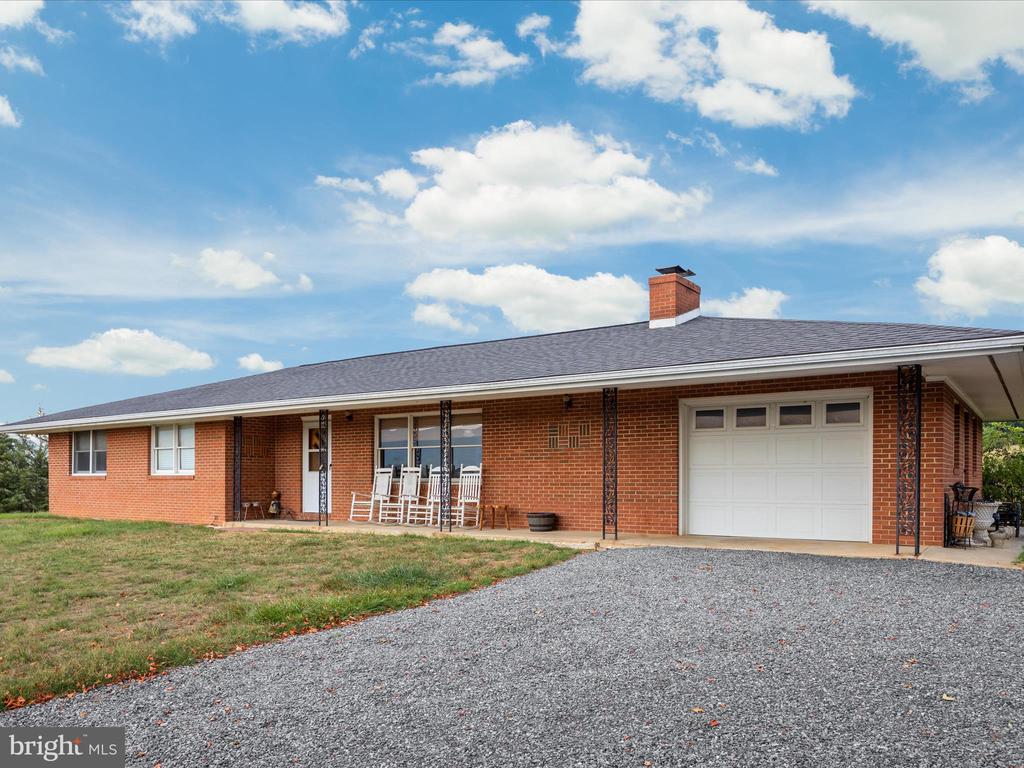 1572 SEVEN FOUNTAINS ROAD