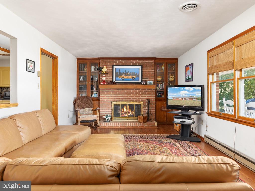 1572 SEVEN FOUNTAINS ROAD