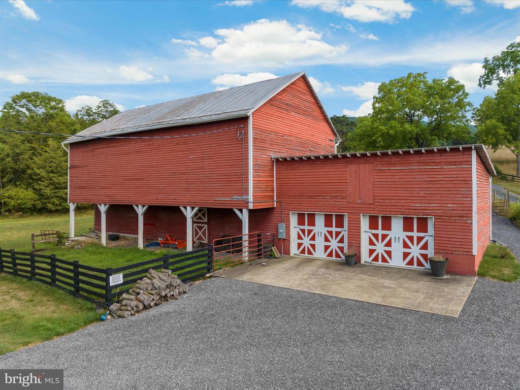 1572 SEVEN FOUNTAINS ROAD