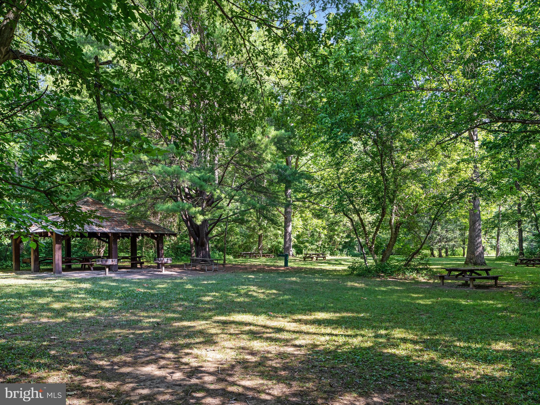 1572 SEVEN FOUNTAINS ROAD