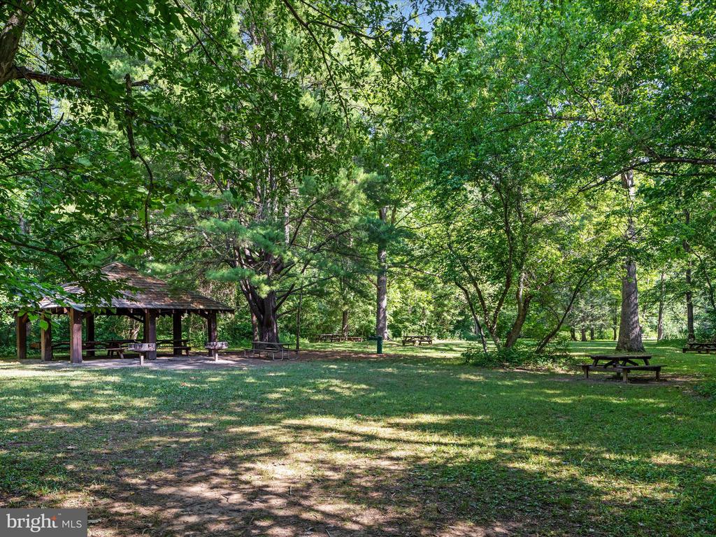 1572 SEVEN FOUNTAINS ROAD