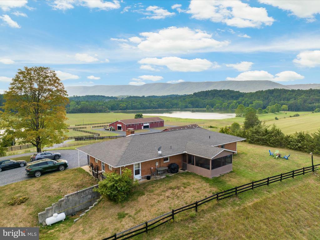 1572 SEVEN FOUNTAINS ROAD