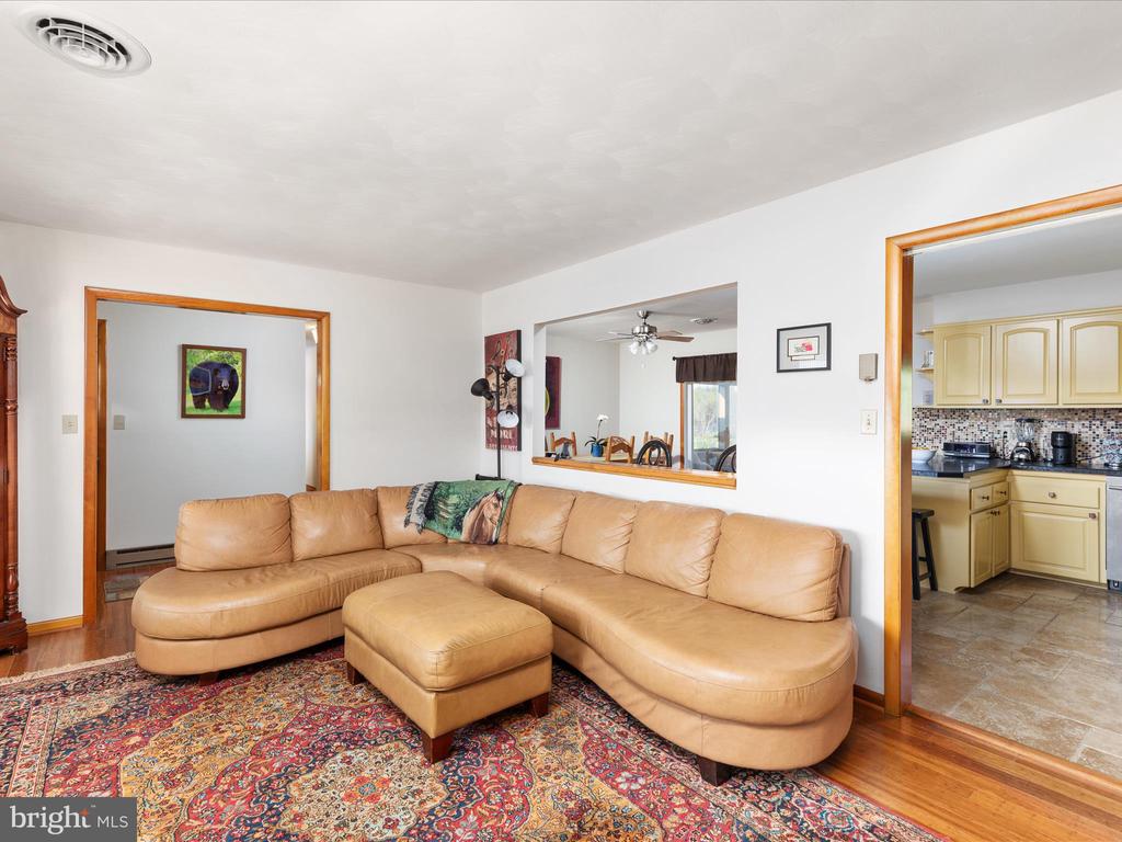 1572 SEVEN FOUNTAINS ROAD