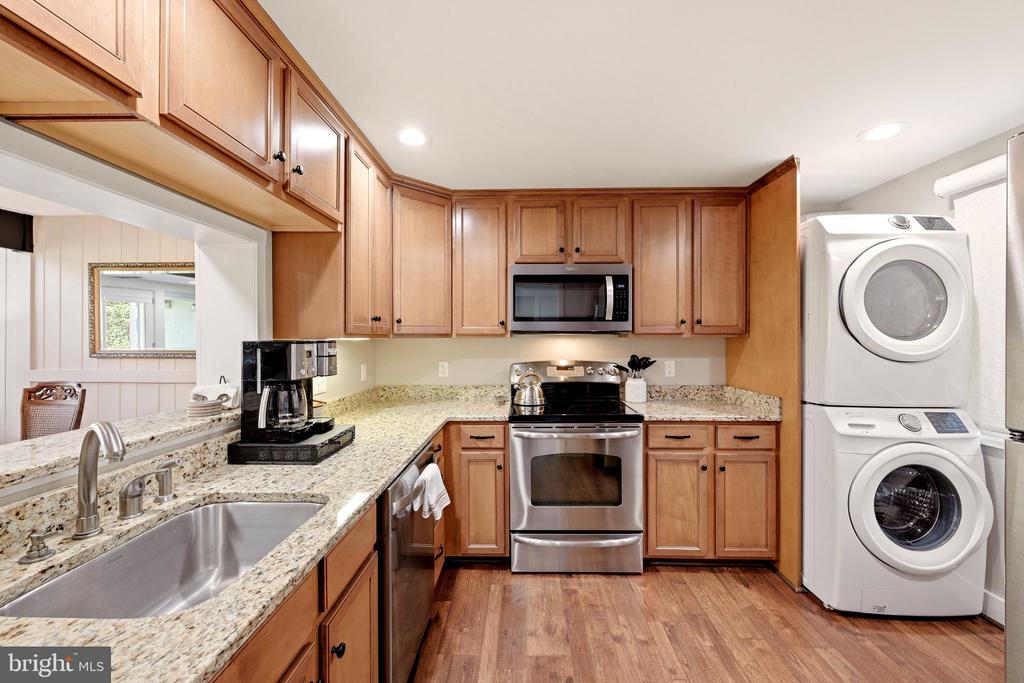 2602 FAIRWAY DRIVE Unit: 606