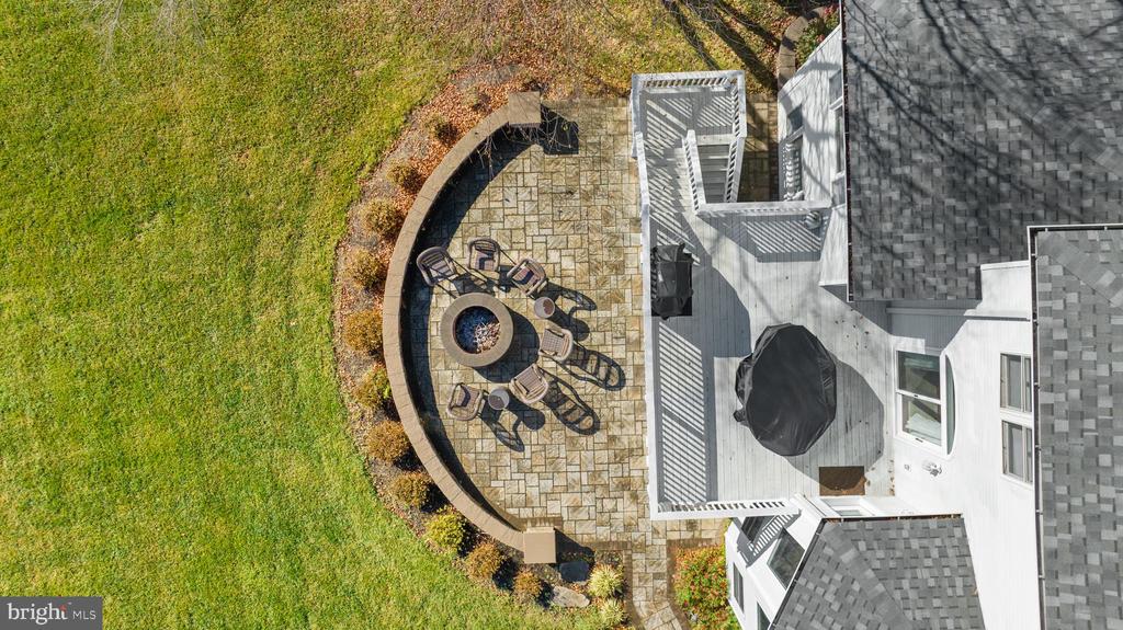 5805 CRESCENT POINT DRIVE