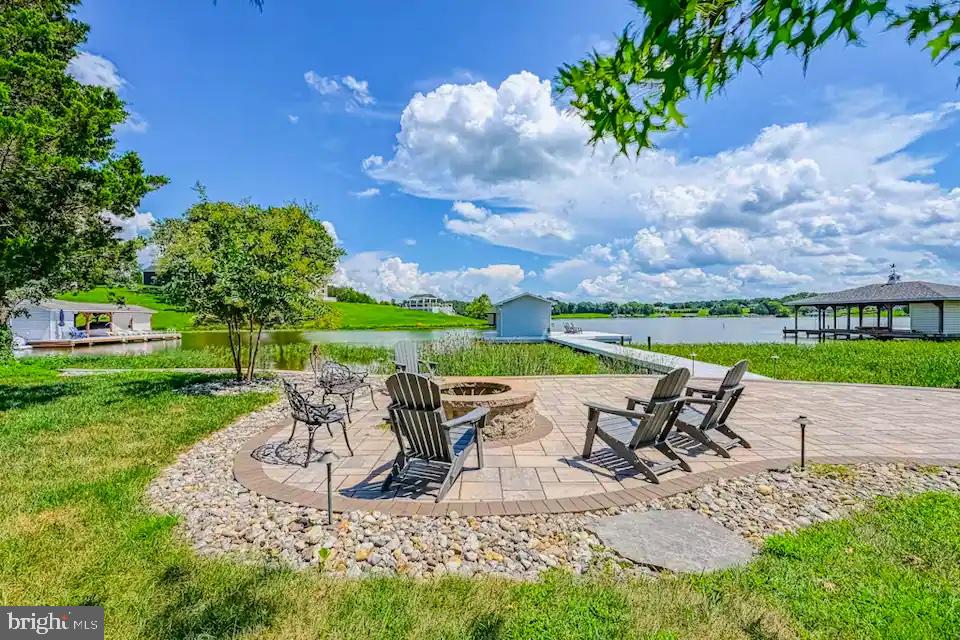 5805 CRESCENT POINT DRIVE