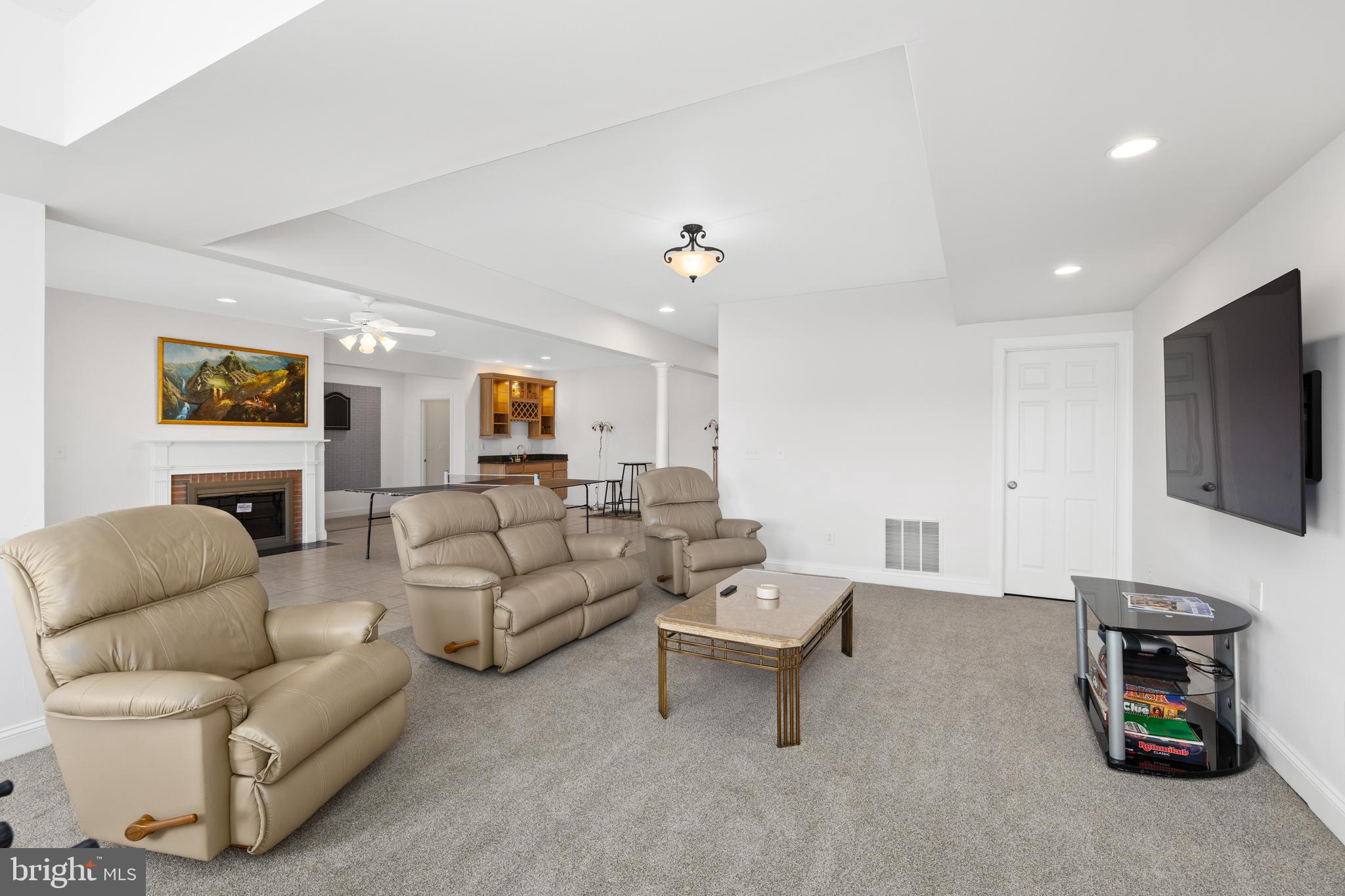 5805 CRESCENT POINT DRIVE