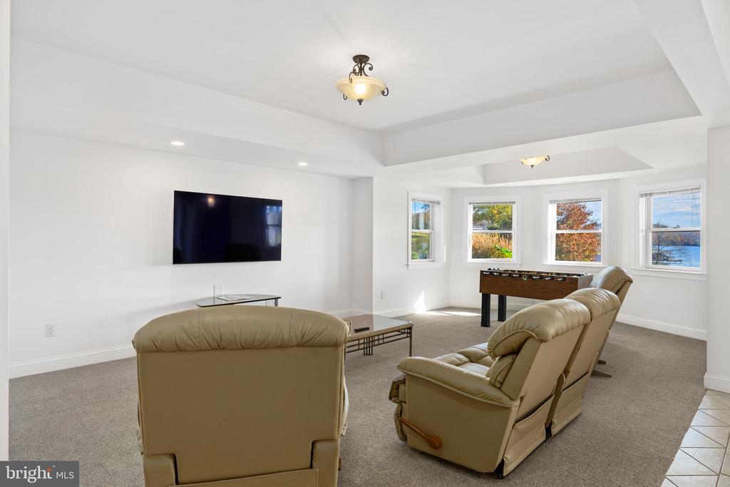 5805 CRESCENT POINT DRIVE