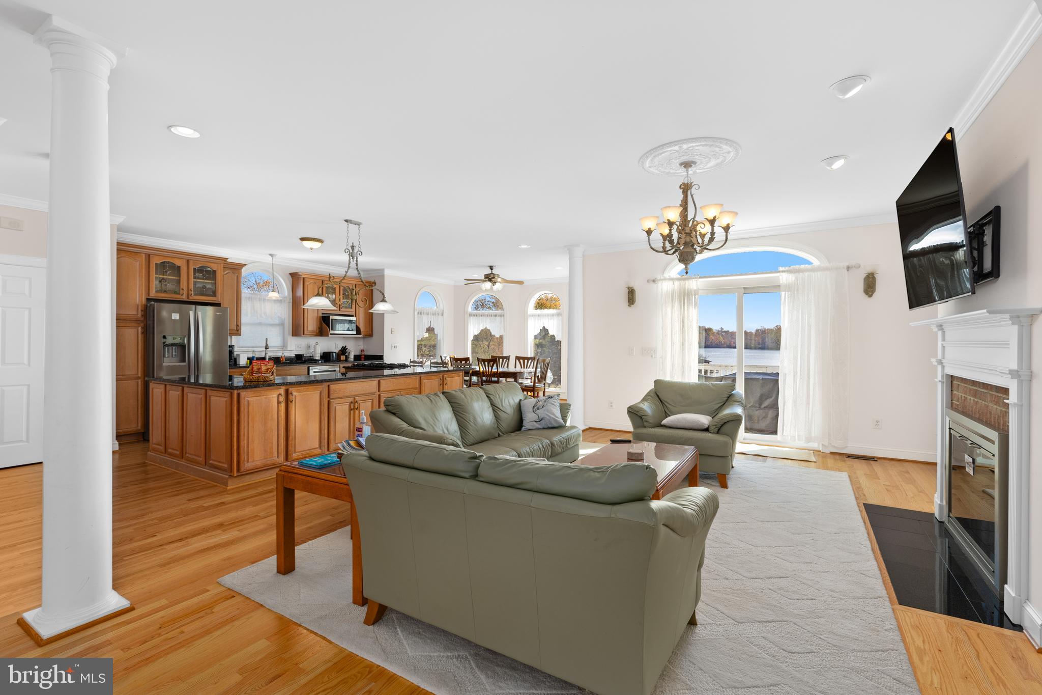 5805 CRESCENT POINT DRIVE