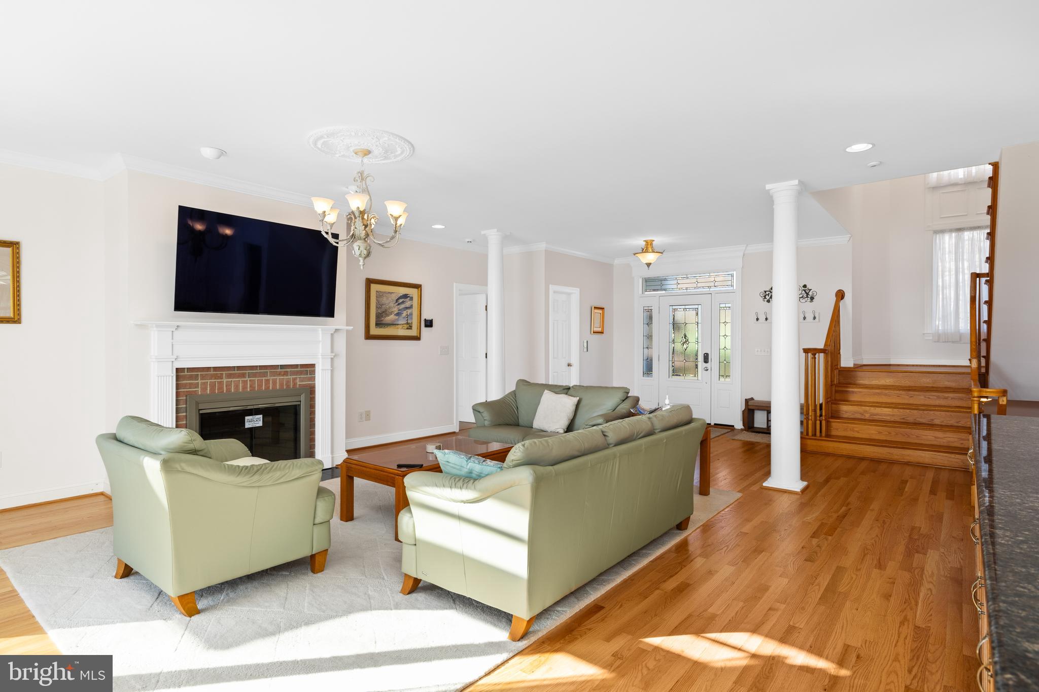 5805 CRESCENT POINT DRIVE