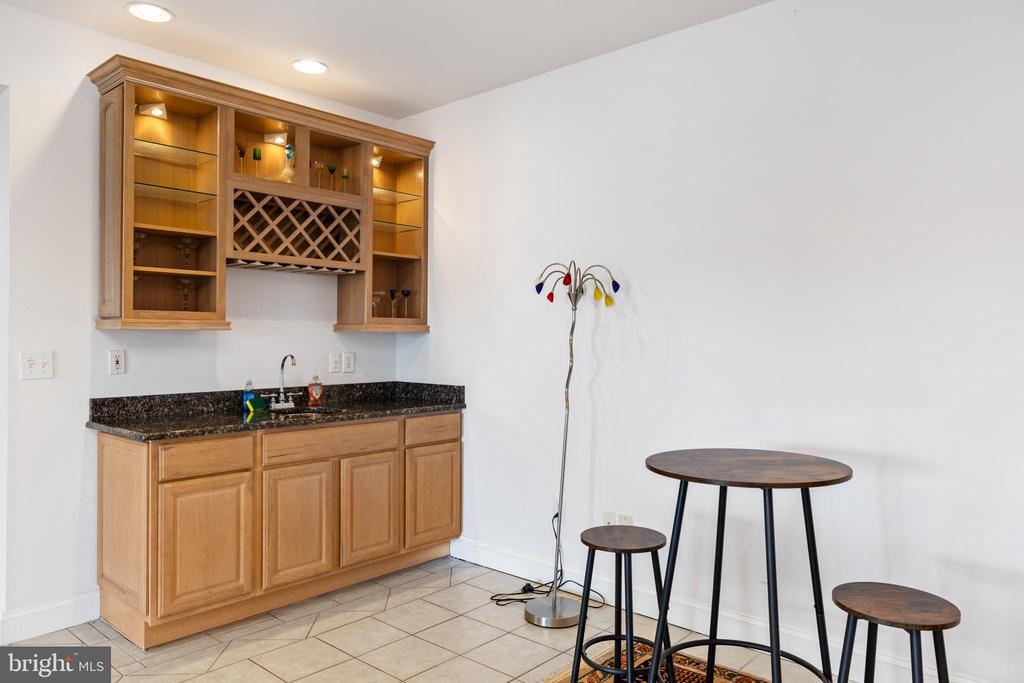5805 CRESCENT POINT DRIVE