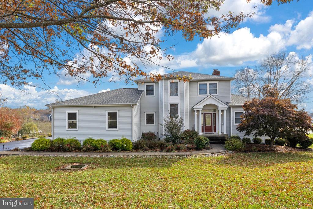 5805 CRESCENT POINT DRIVE
