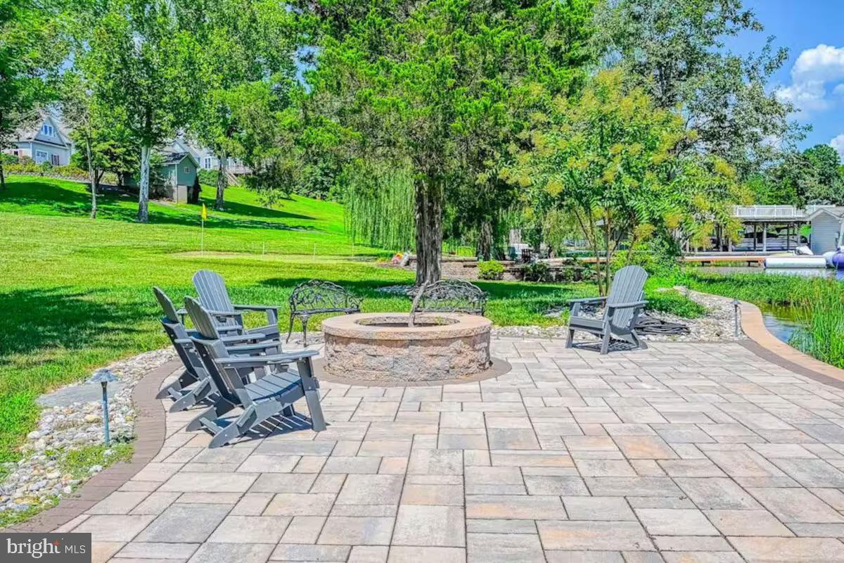 5805 CRESCENT POINT DRIVE