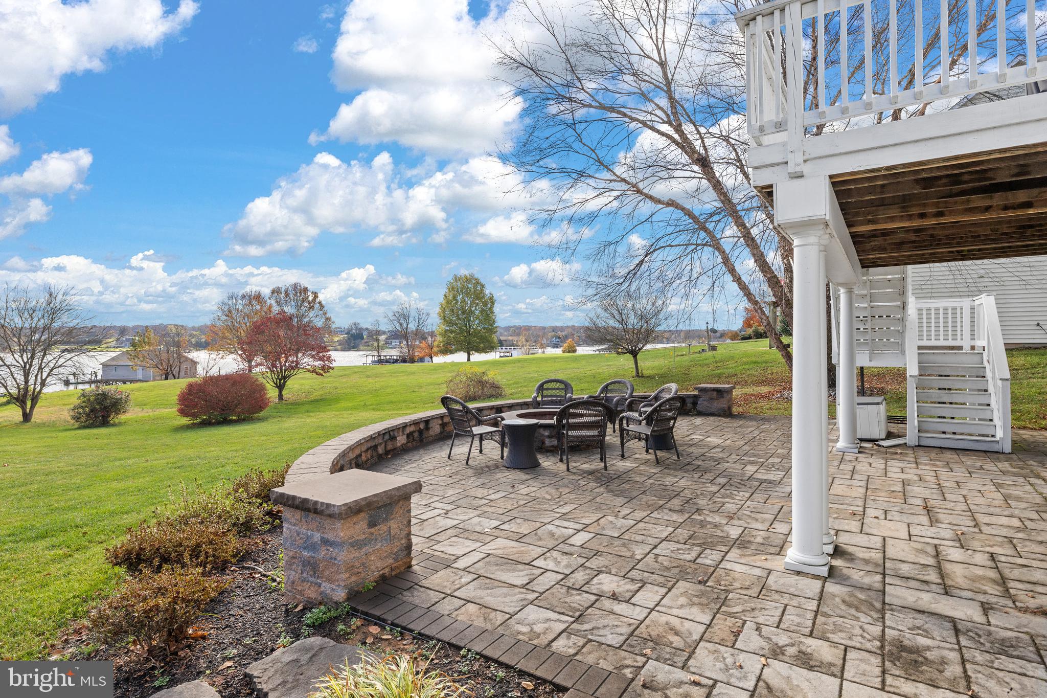 5805 CRESCENT POINT DRIVE