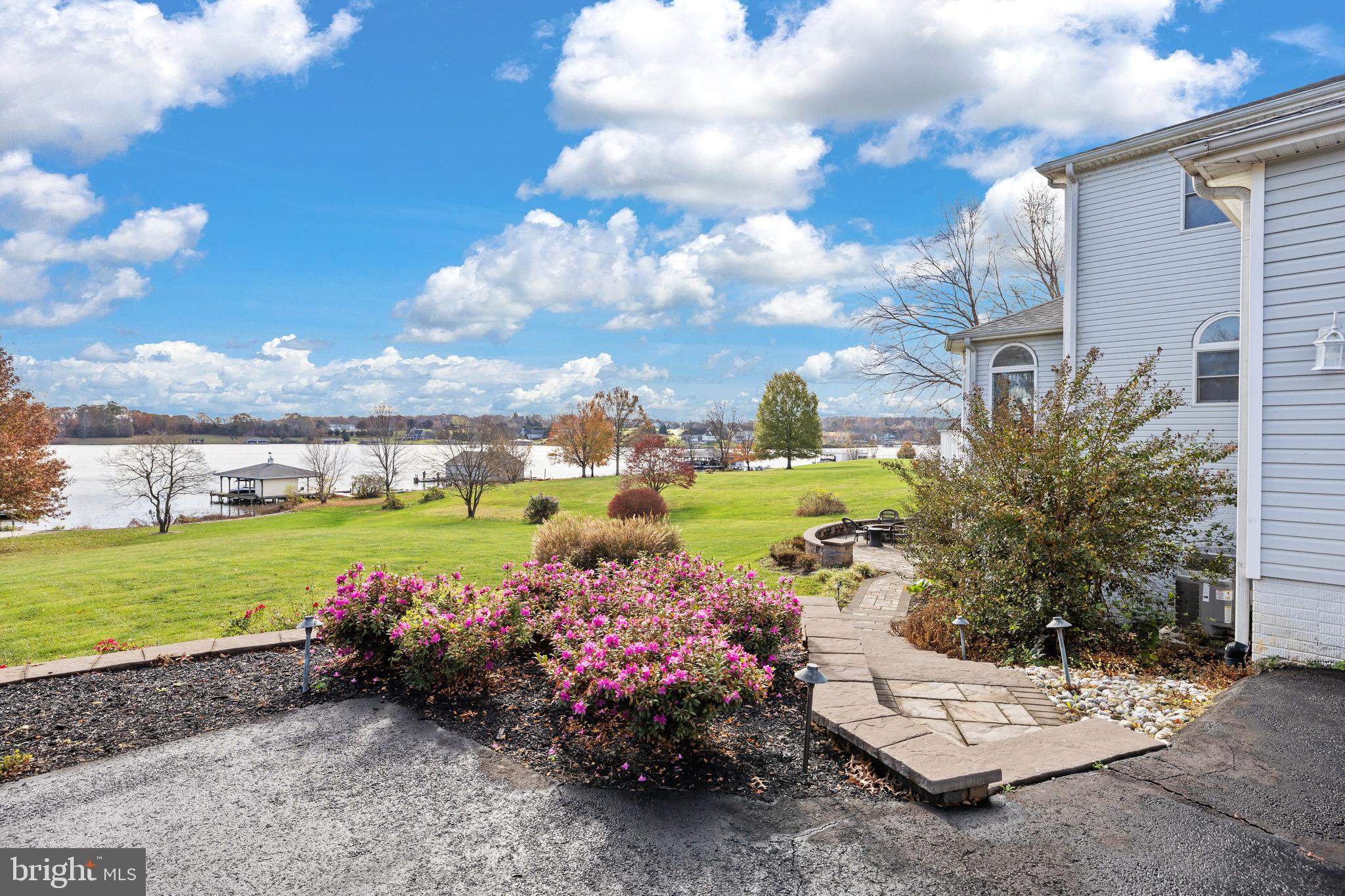 5805 CRESCENT POINT DRIVE