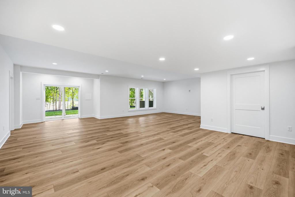 6514 WINSTON LANE