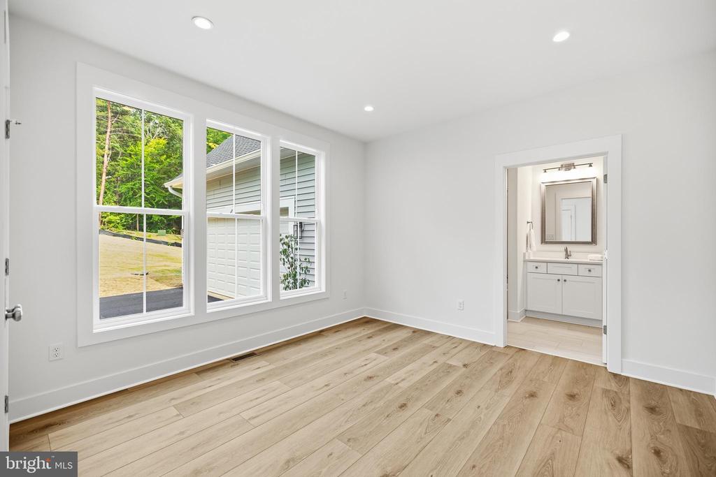 6514 WINSTON LANE