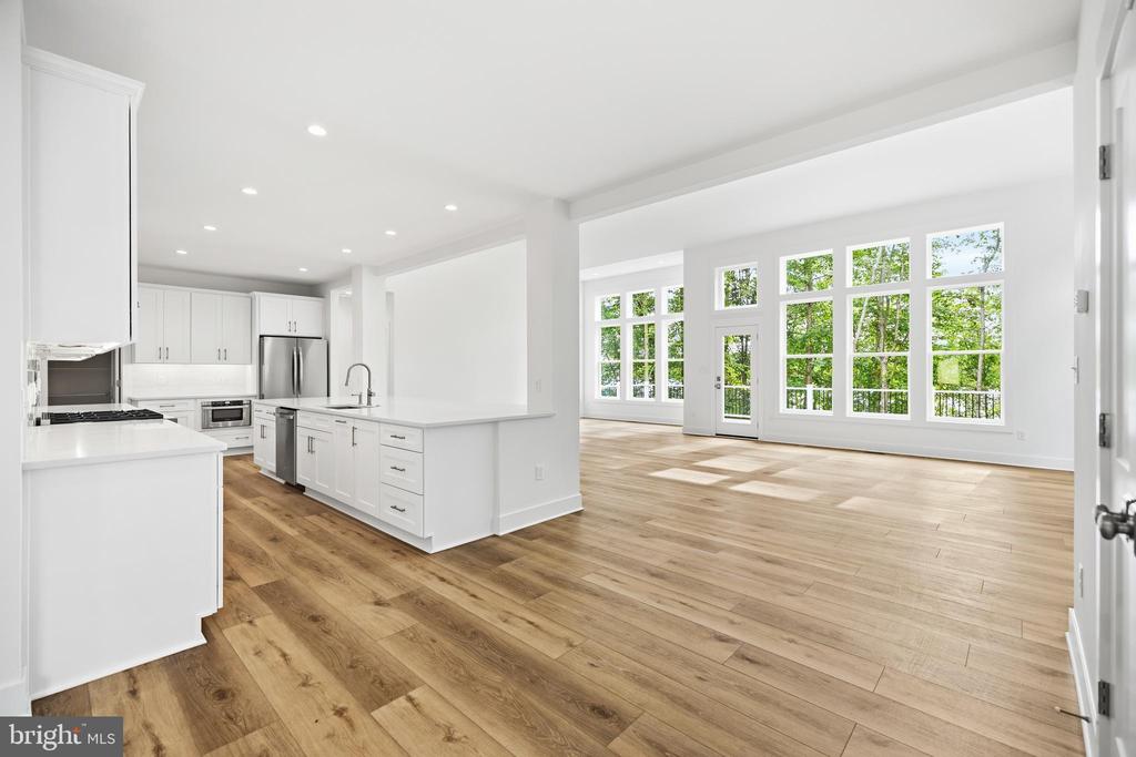6514 WINSTON LANE