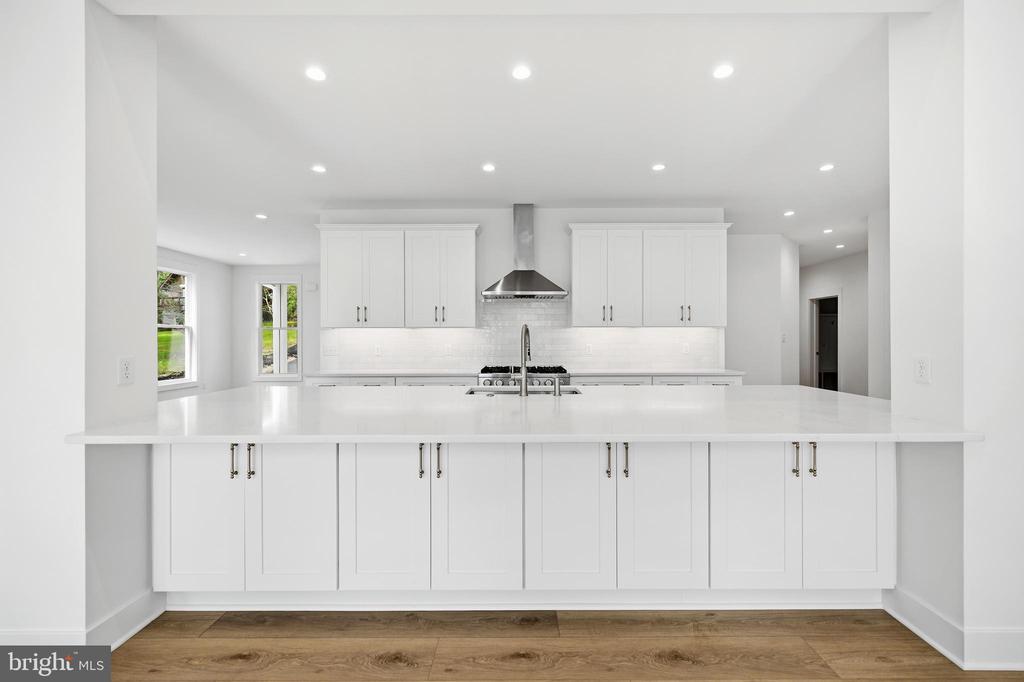 6514 WINSTON LANE