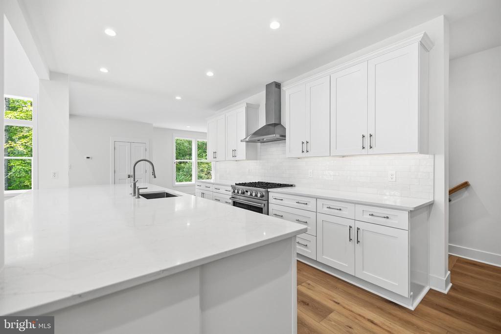 6514 WINSTON LANE