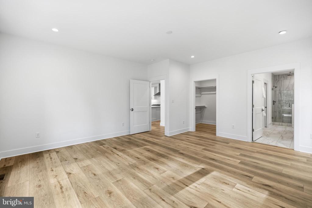 6514 WINSTON LANE