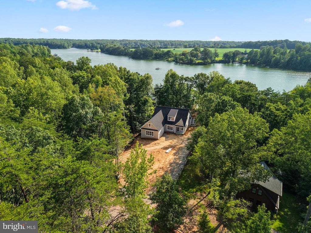 6514 WINSTON LANE