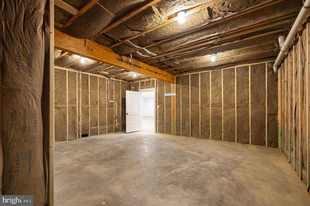 6514 WINSTON LANE