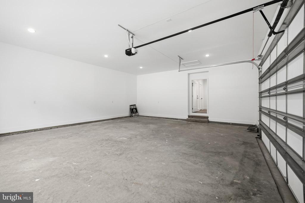 6514 WINSTON LANE
