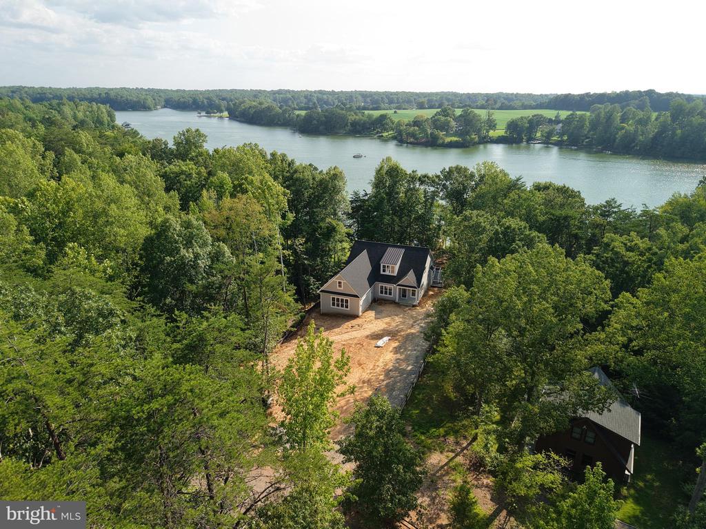 6514 WINSTON LANE