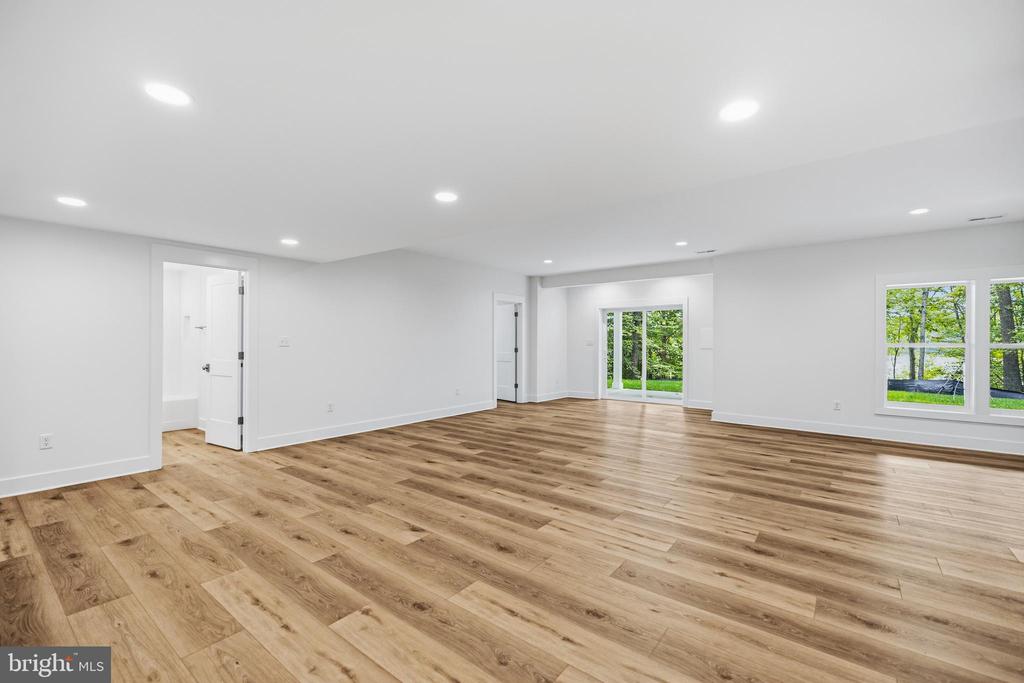 6514 WINSTON LANE