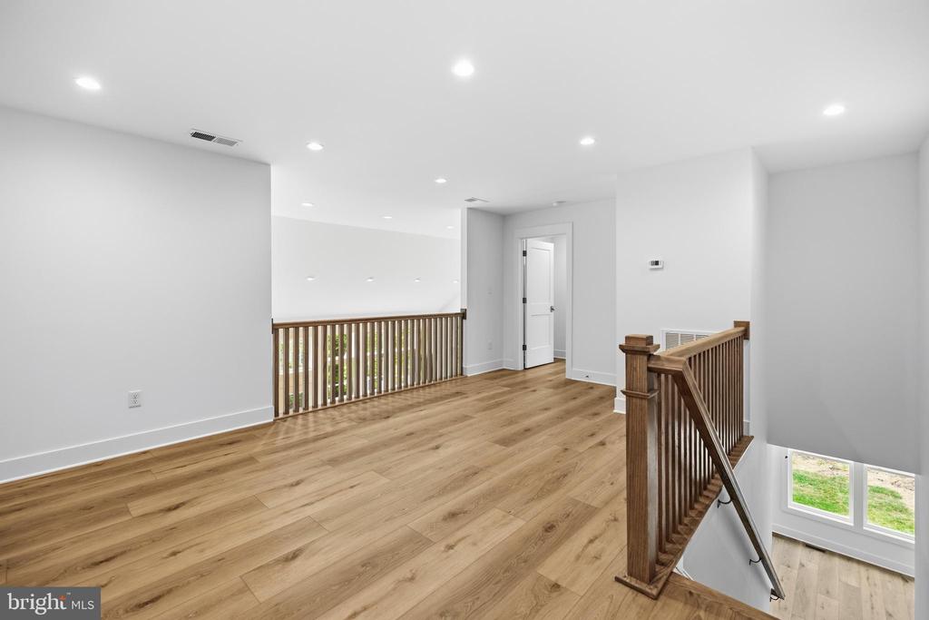 6514 WINSTON LANE