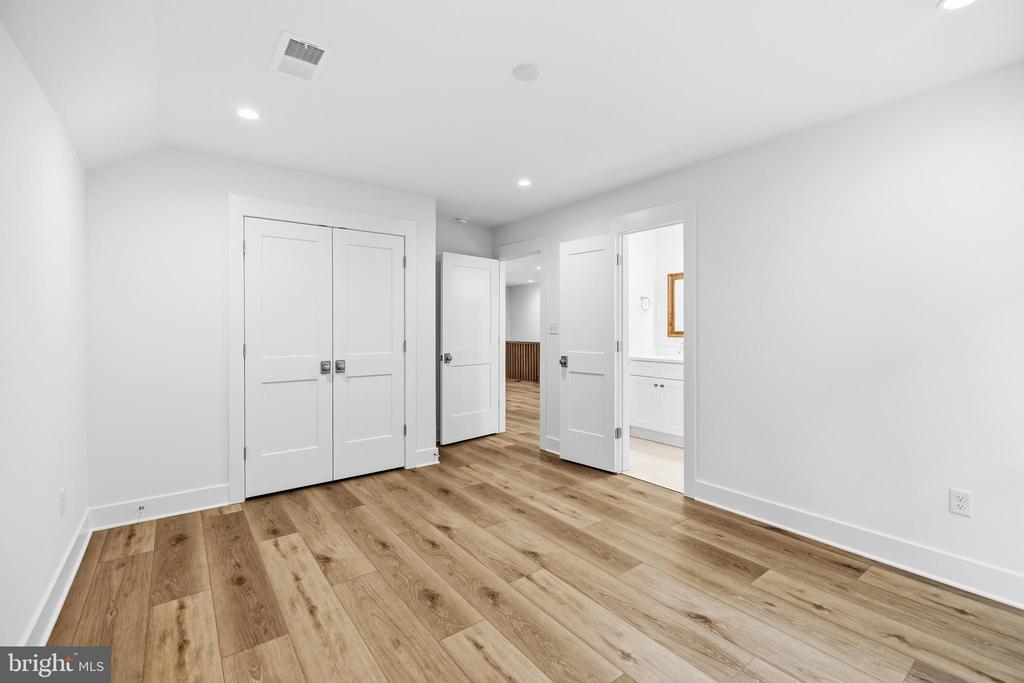 6514 WINSTON LANE